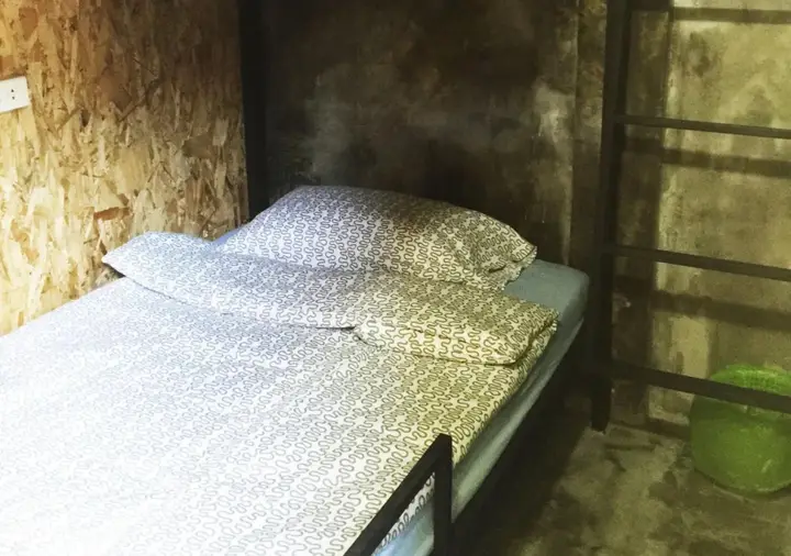 Самутсонгкхрам: Hometown Hostel