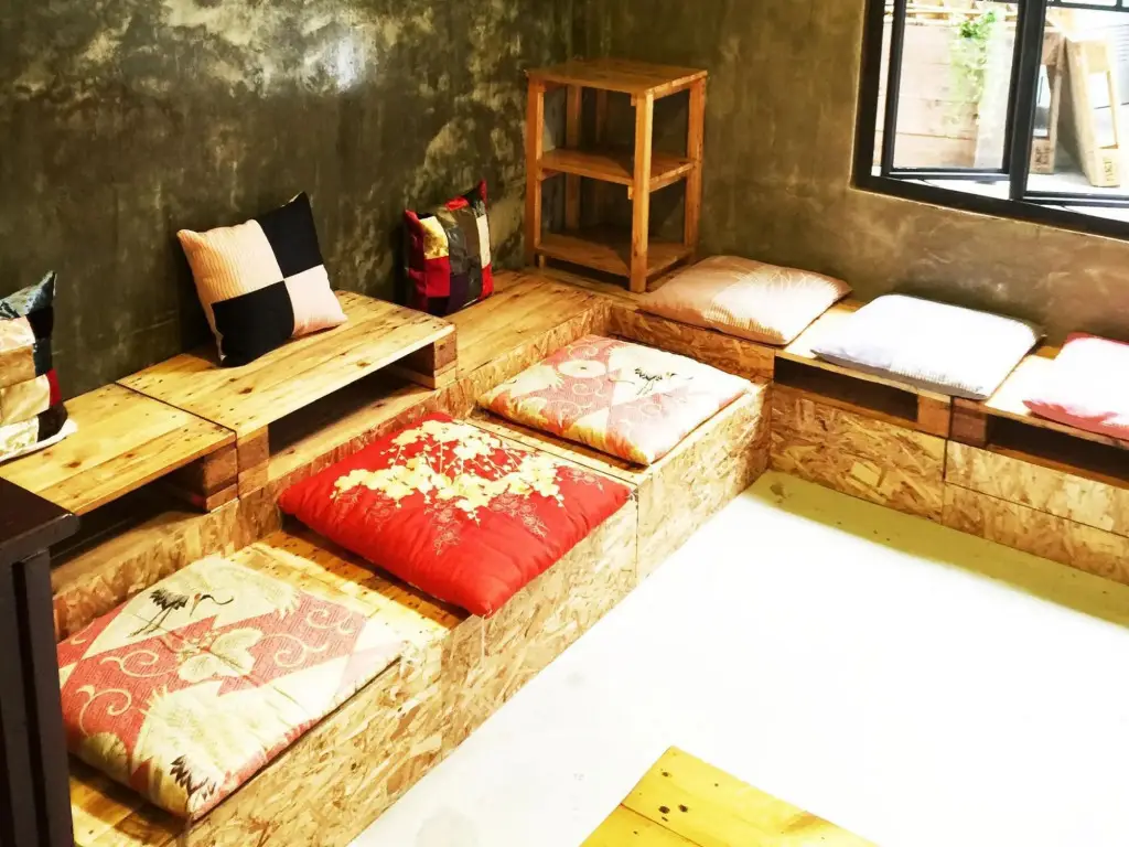 Самутсонгкхрам: Hometown Hostel