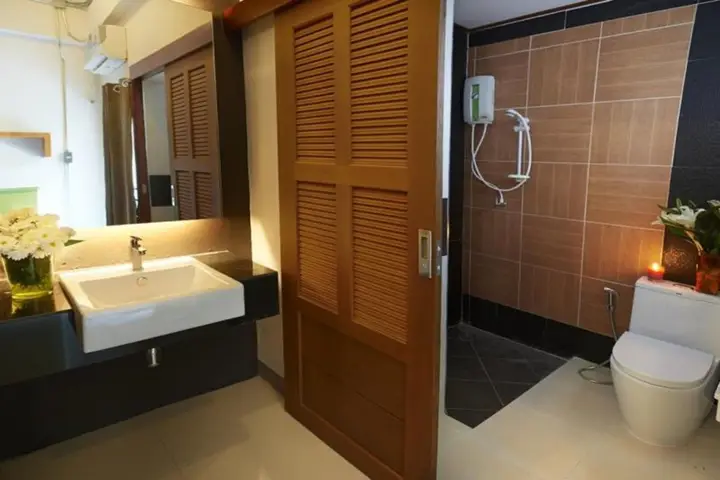 Кхонкэн: Euanjitt Chill House