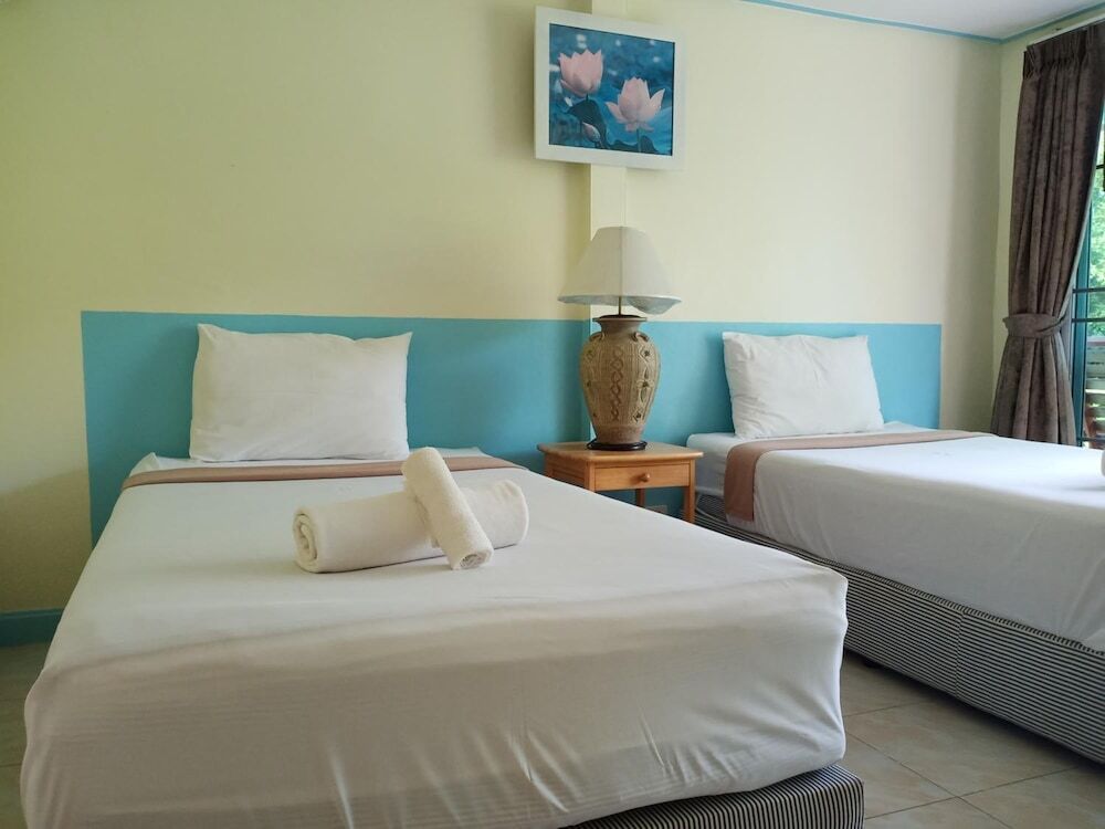 Старая часть Ланты: Village Garden Bungalows Kho Mook