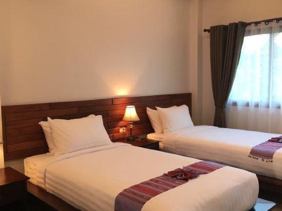 Нан: Nangreenlakeview Resort