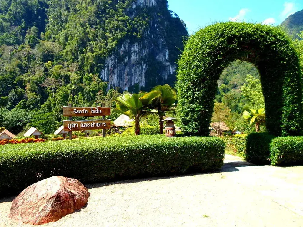 Фаном: The Cliff and River Jungle Resort