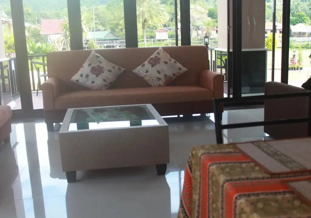 Май-Ай: Saranya River House