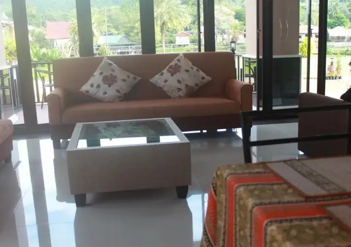 Май-Ай: Saranya River House