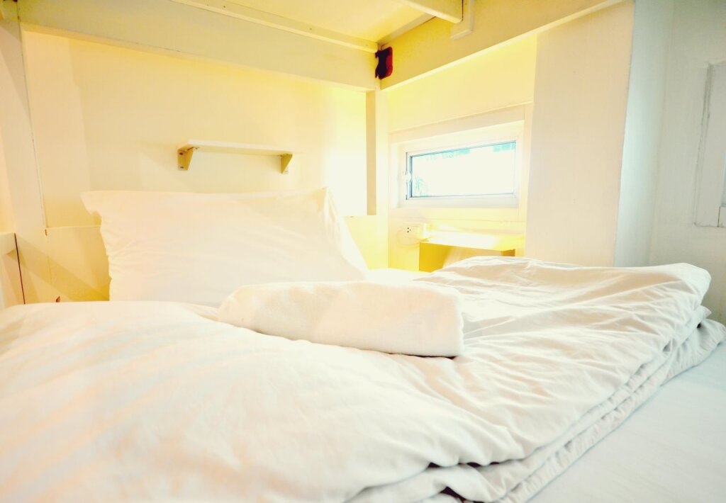 Бангкок: HQ hostel Silom