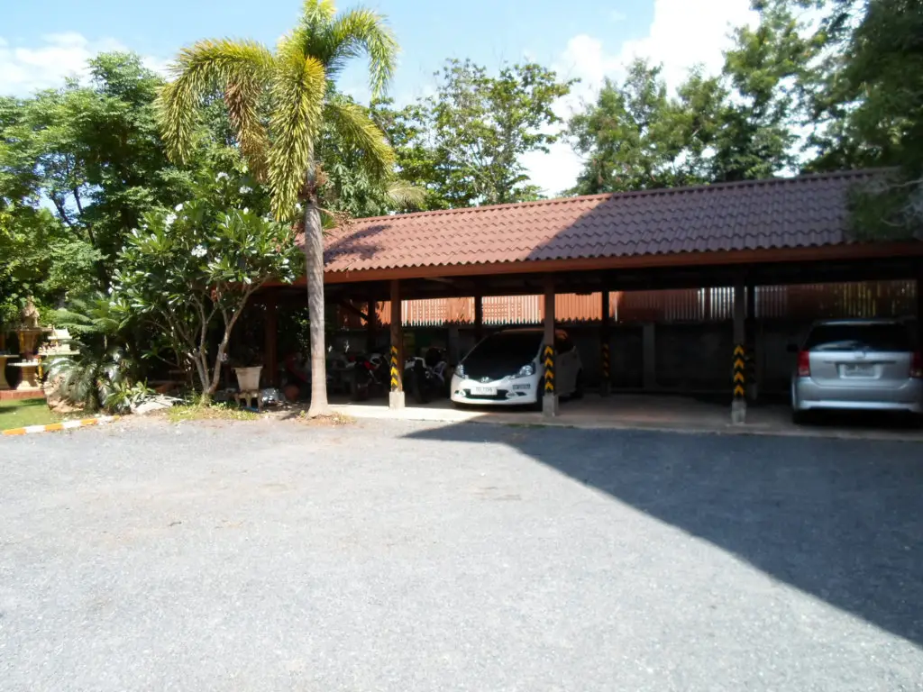 Сураттхани: Papangkorn House