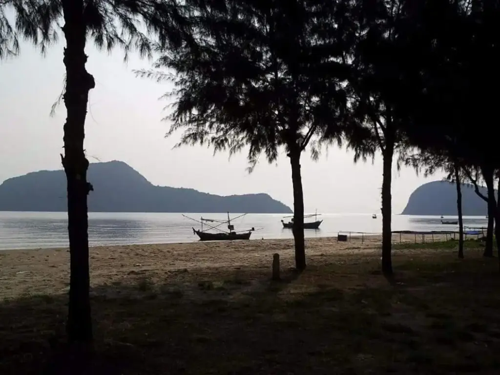 Сам-Рои-Йот: Samroiyod Beach Resort