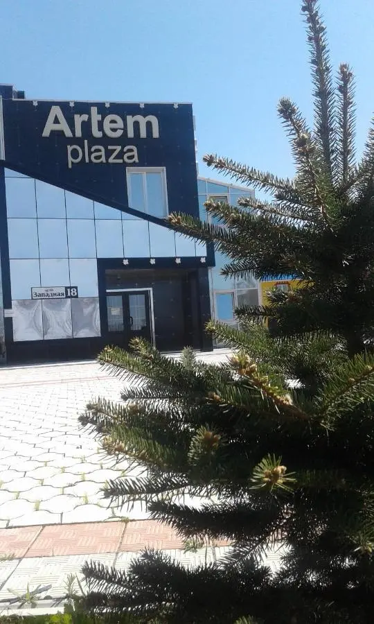 Артем: Gostinychniy Kompleks Artem- Plaza