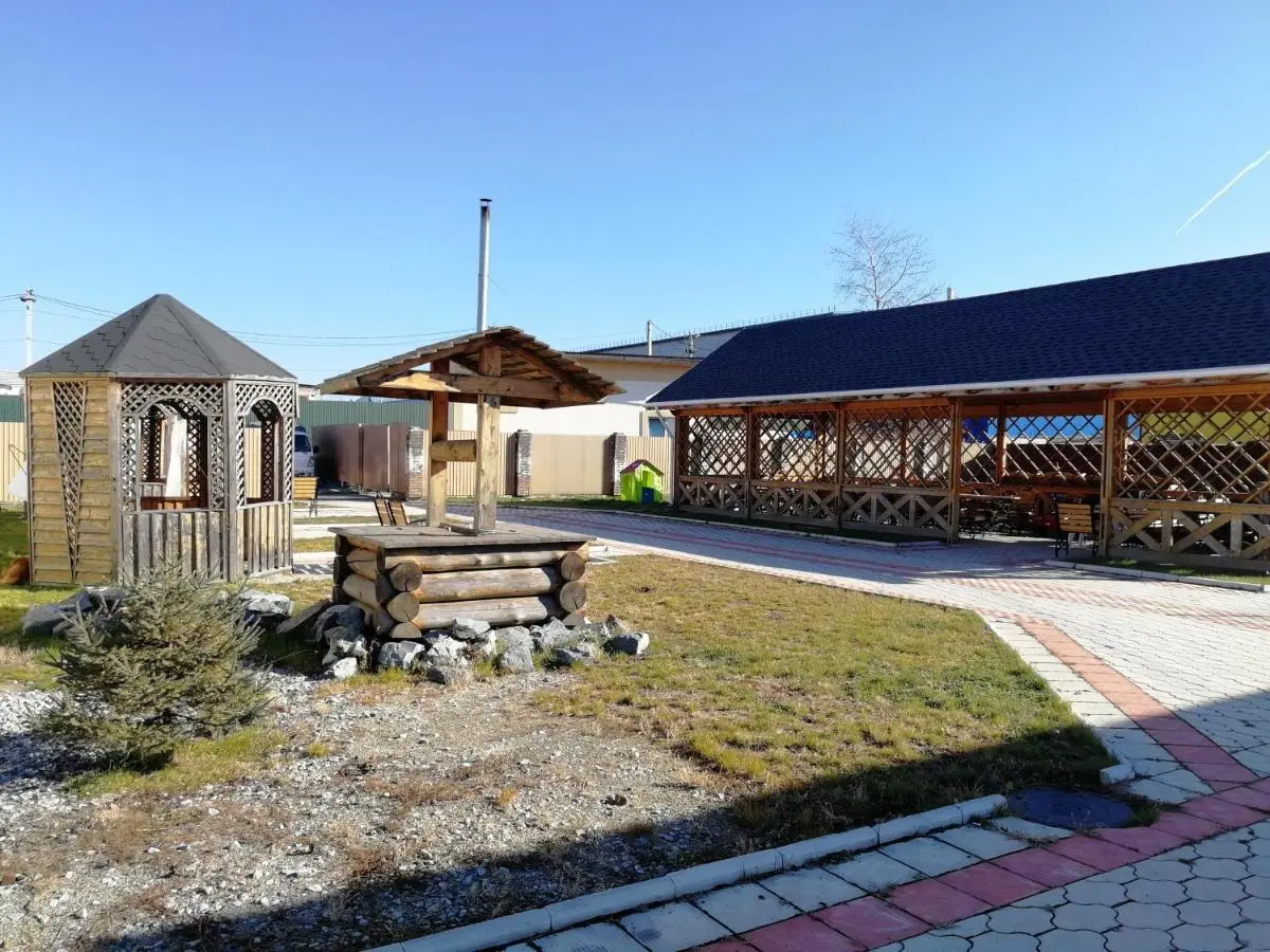 Артем: Gostinychniy Kompleks Artem- Plaza