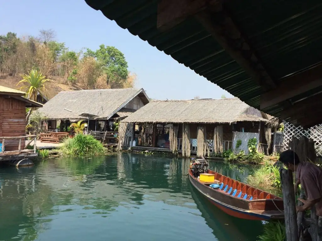 Тгонг-Фа-Фум: Tamarind Raft House