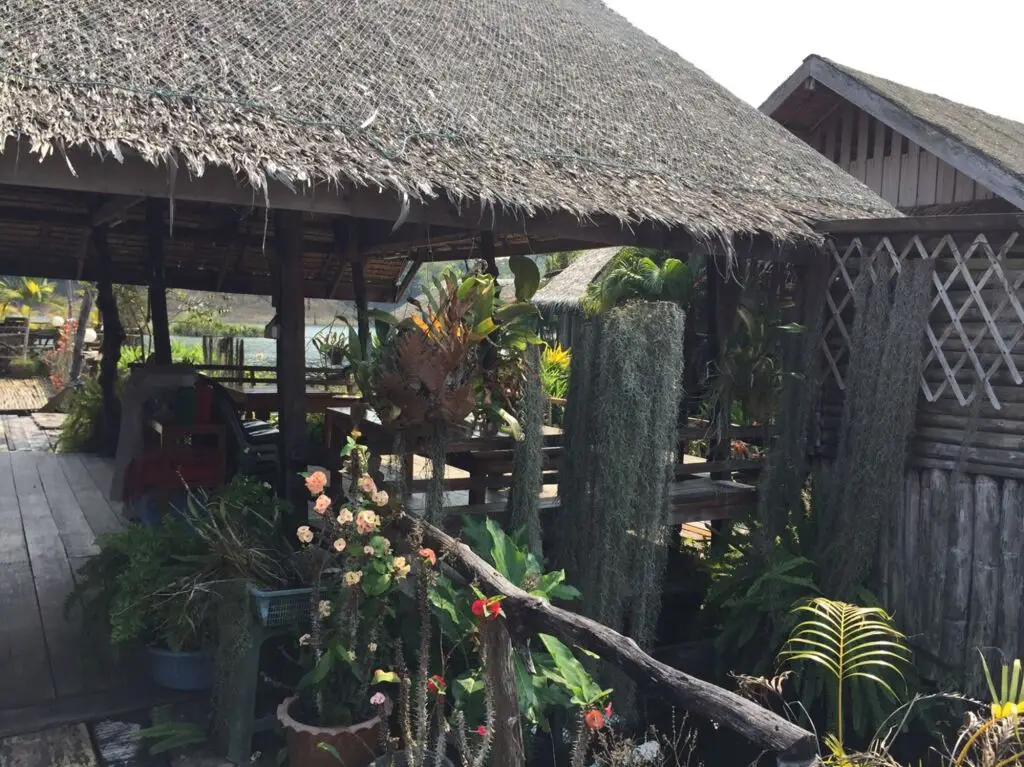 Тгонг-Фа-Фум: Tamarind Raft House