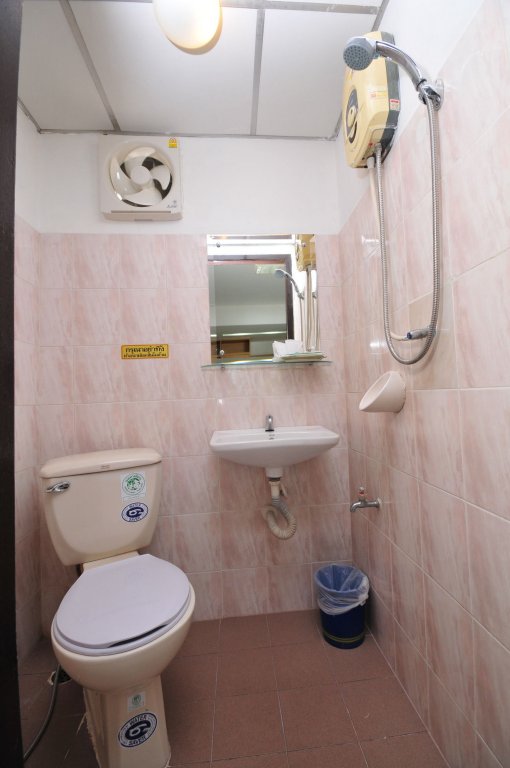 Бангкок: Beerapan Hotel