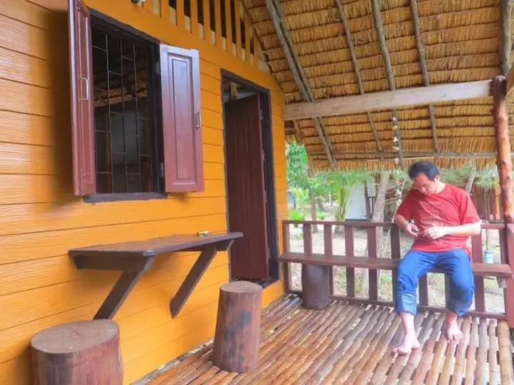 Кху Ра Бу Ри: Phra Thong Place