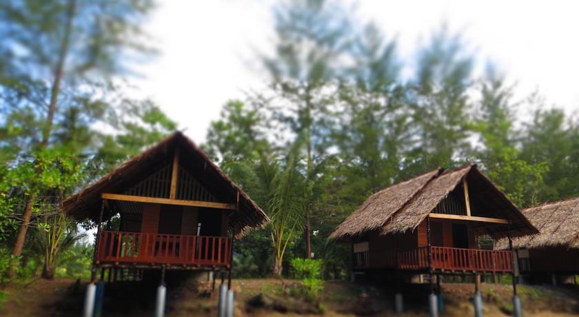 Кху Ра Бу Ри: Phra Thong Place