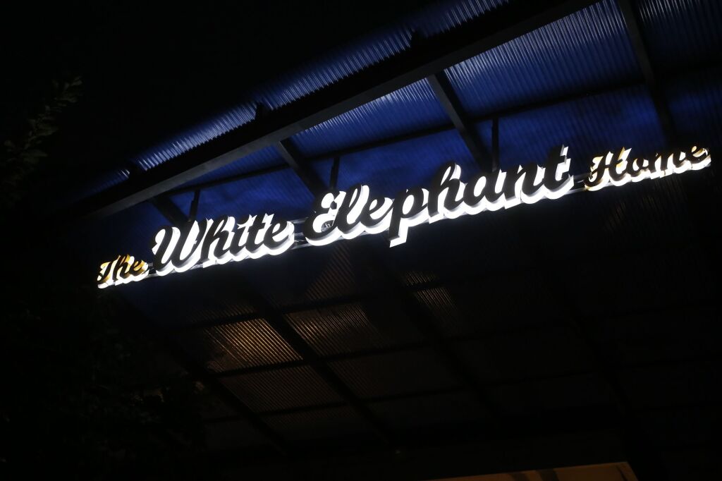Чиангмай: The White Elephant Home