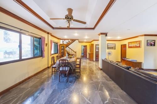 Муанг: Yellow Villa With Pool In Rawai