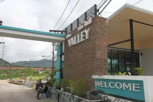 Тхаланг: The Valley