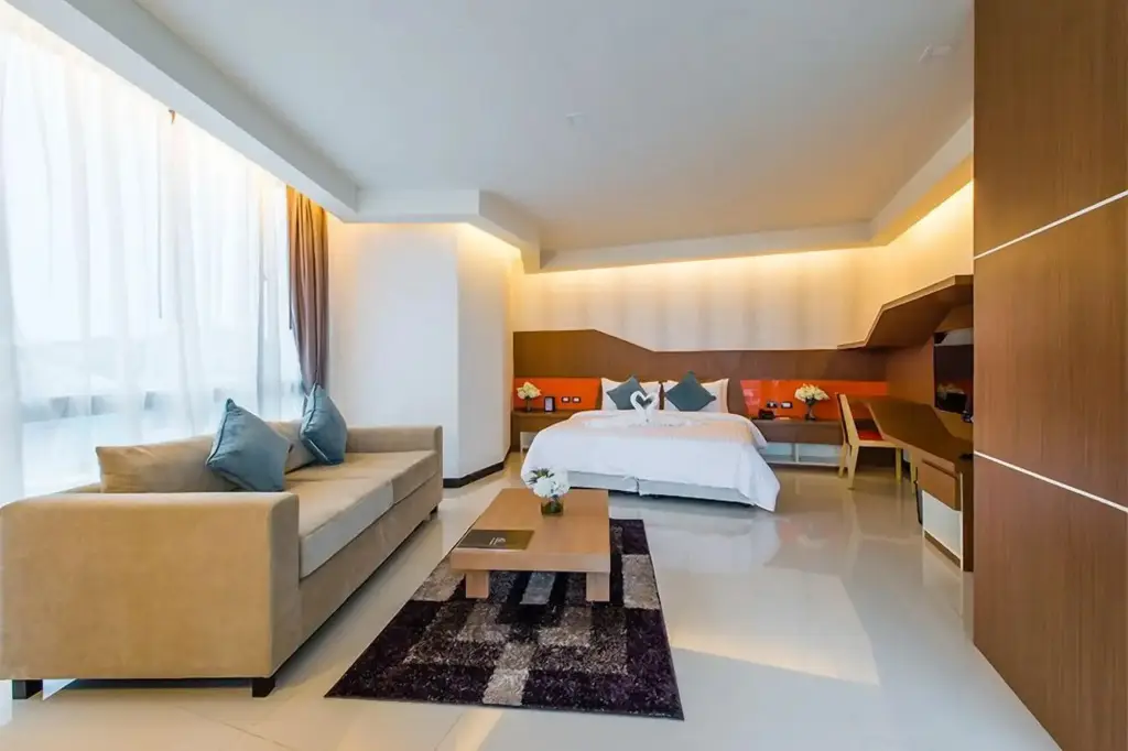 Накхонсаван: 42C The Chic Hotel