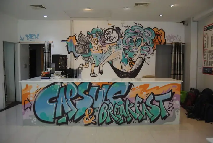 Кату: WhyNot Backpackers (Capsule Hostel)