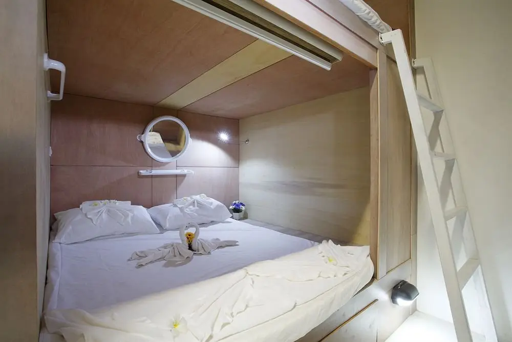 Кату: WhyNot Backpackers (Capsule Hostel)