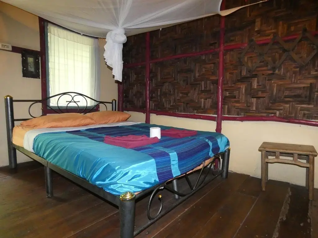 Фаном: Monkey Mansion Jungalows and Tours