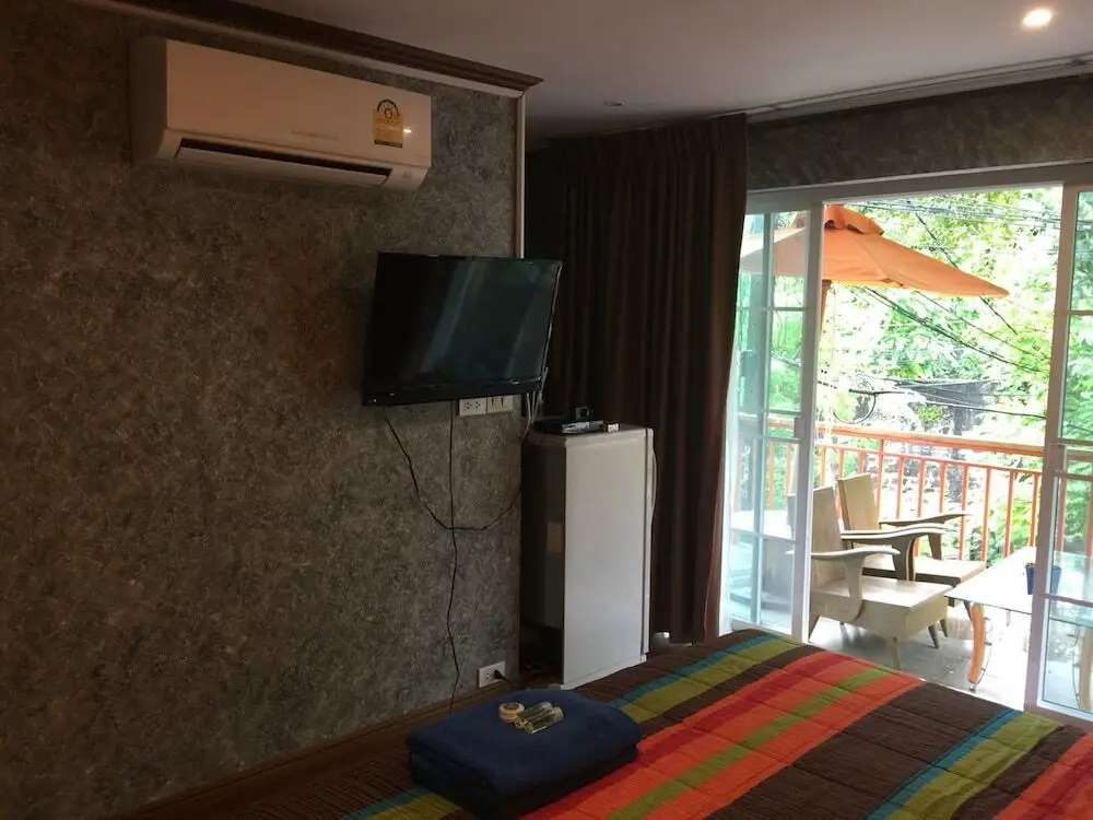 Муанг: PCR Kata Guesthouse