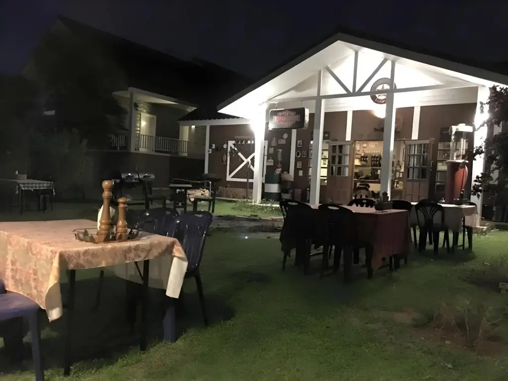 Лат Буа Кхау: The Greenland Farm and Resort