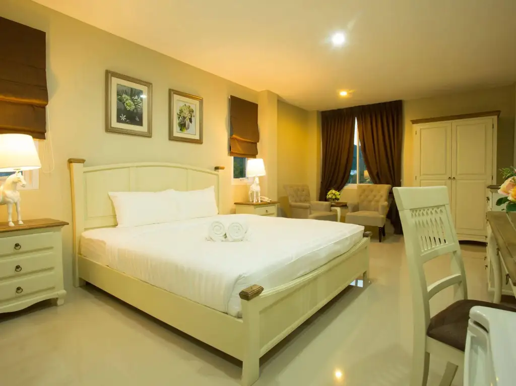 Лансака: De Ville Nakhon