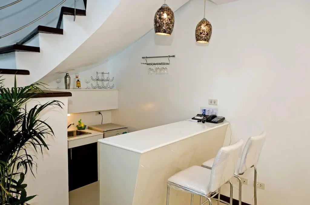 Кату: The White Villa Patong