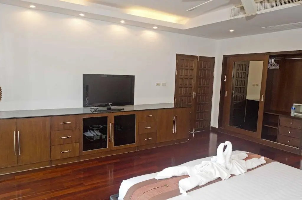 Кату: The White Villa Patong