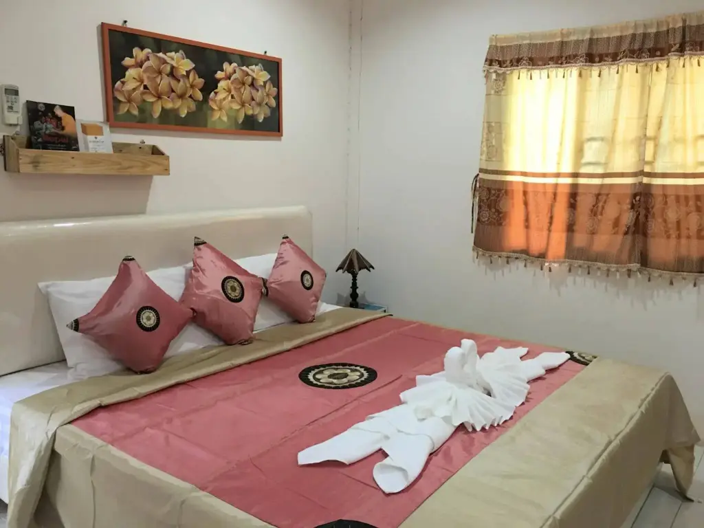 Чумпхэ: Pakasan Garden Home