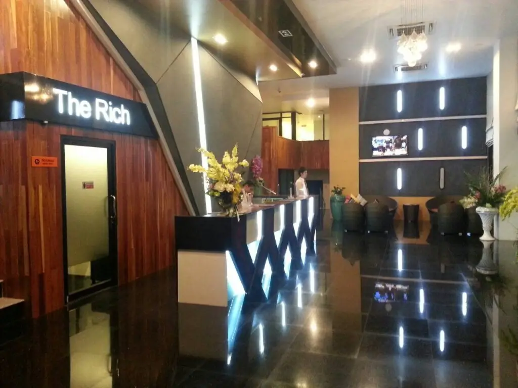 Варин-Чамрап: The Rich Hotel Ubonrachatani