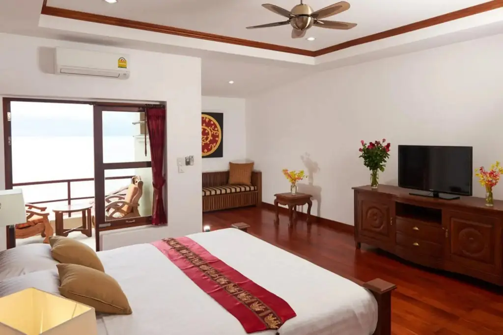 Pathio: Sara Beachfront Boutique Resort