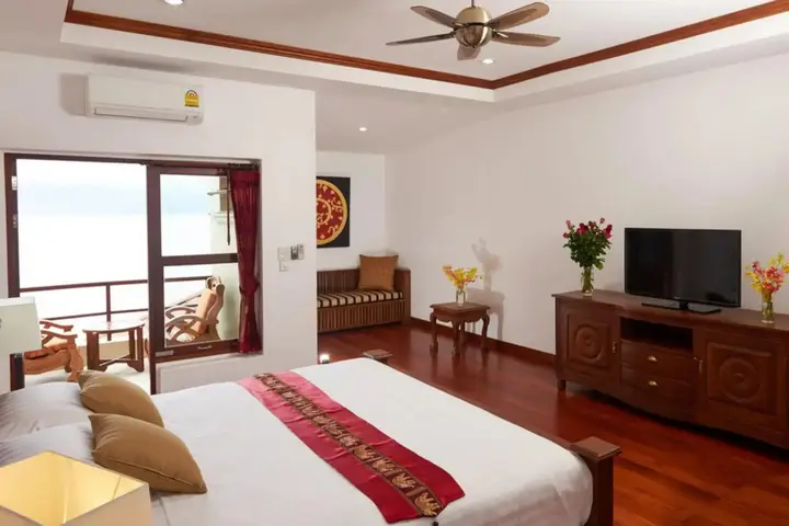 Pathio: Sara Beachfront Boutique Resort