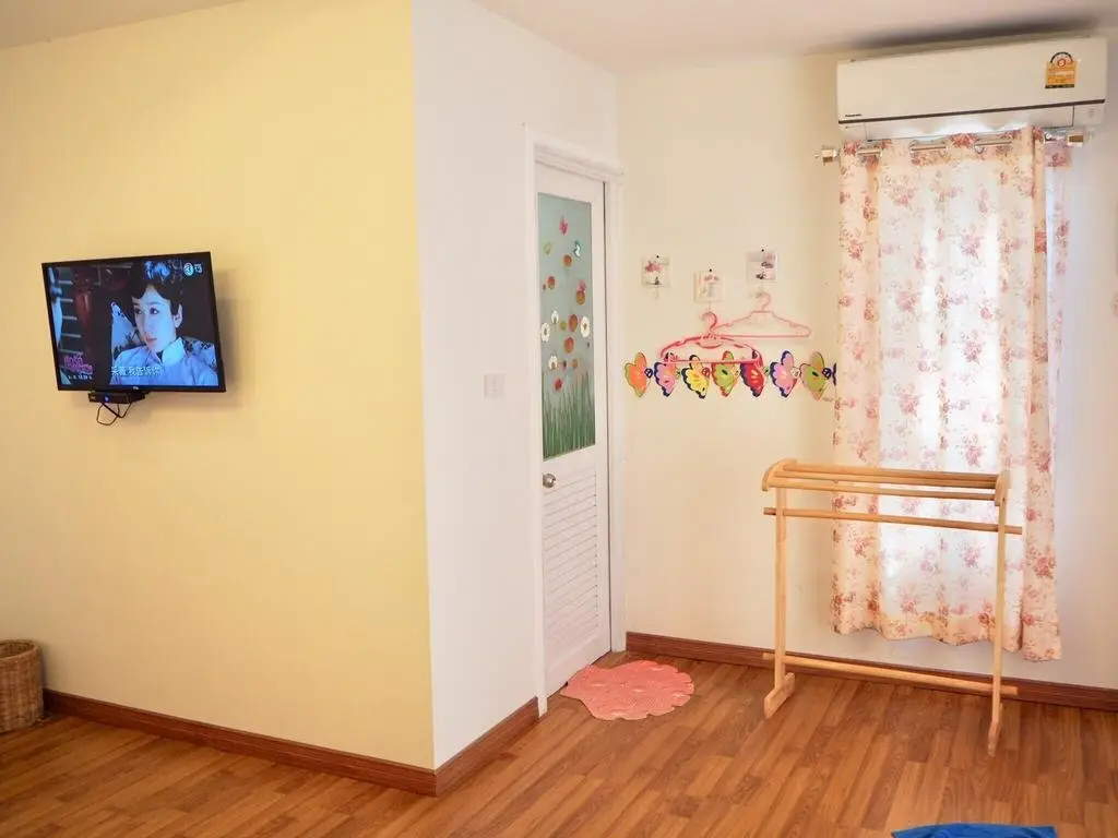 Дамноен Садуак: Baan Sai Nam