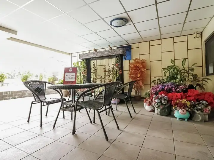 Бангкок: 席娜卡琳拉玛苏安隆奈达酒店(Nida Rooms Srinakarin Rama Suan Luang)