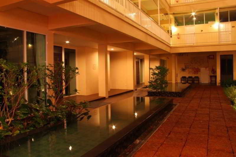 Бангкок: Feung Nakorn Balcony Rooms & Cafe