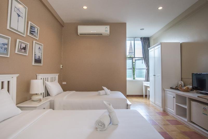 Бангкок: Feung Nakorn Balcony Rooms & Cafe