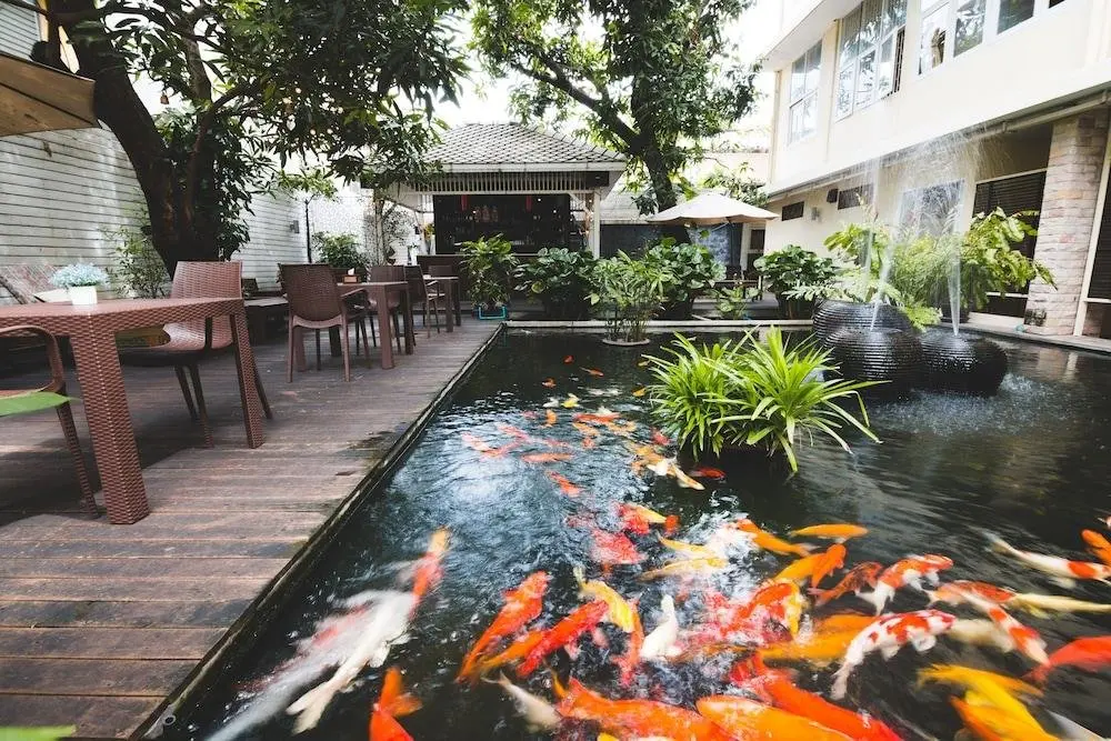 Бангкок: Feung Nakorn Balcony Rooms & Cafe