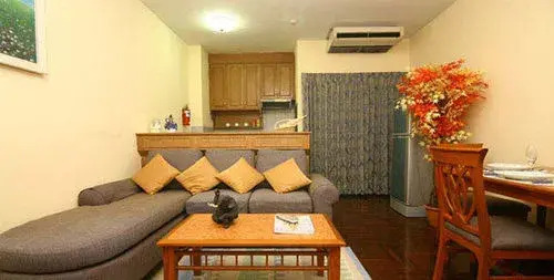 Бангкок: Omni Suites Apartment Hotel.