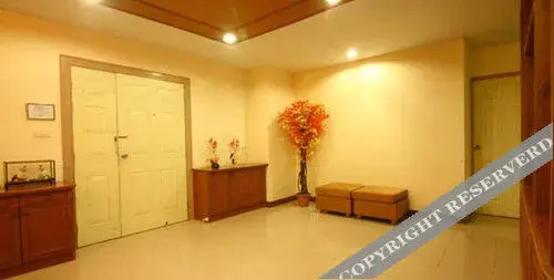 Бангкок: Omni Suites Apartment Hotel.