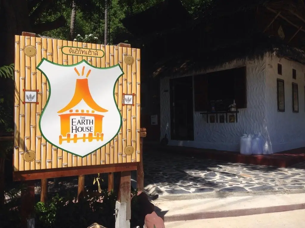 Остров Тау: The Earth House
