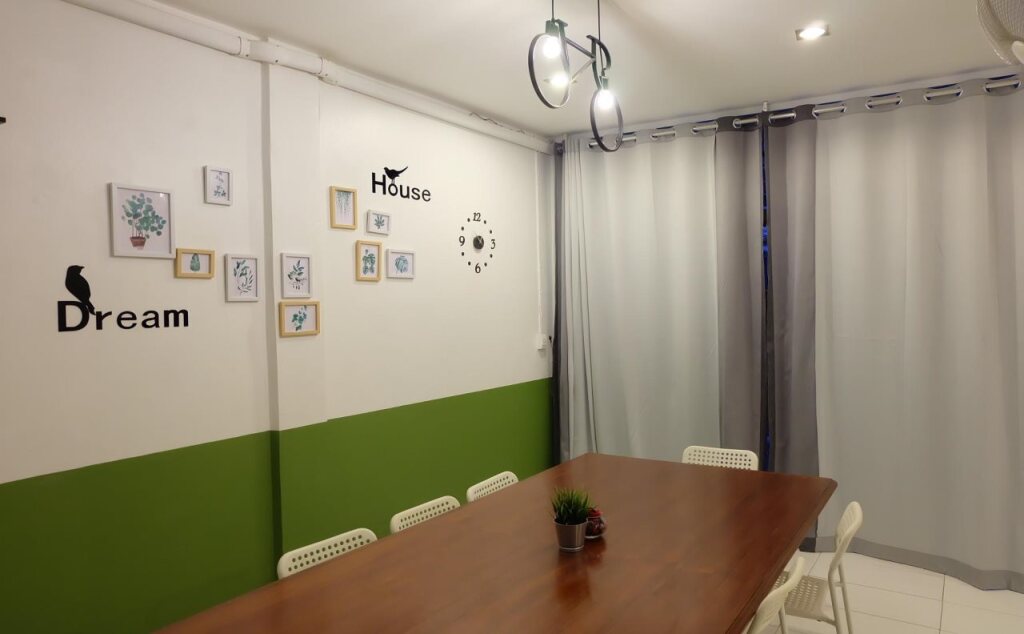 Бангкок: Manii hostel Asoke