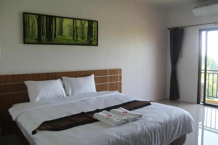 Сураттхани: Tawan Anda Garden Hotel