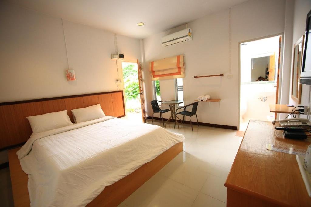 Так: Baanpooya Hotel and Resort