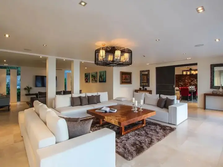 Кату: Villa Saan