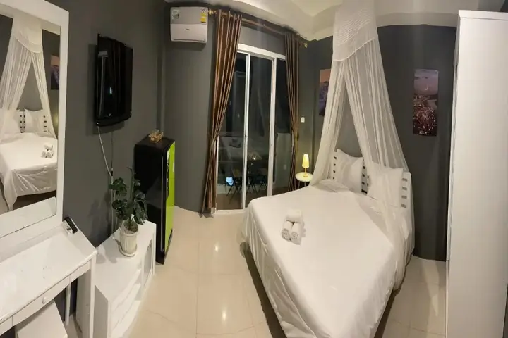 Чонбури: Be Rich Hotel