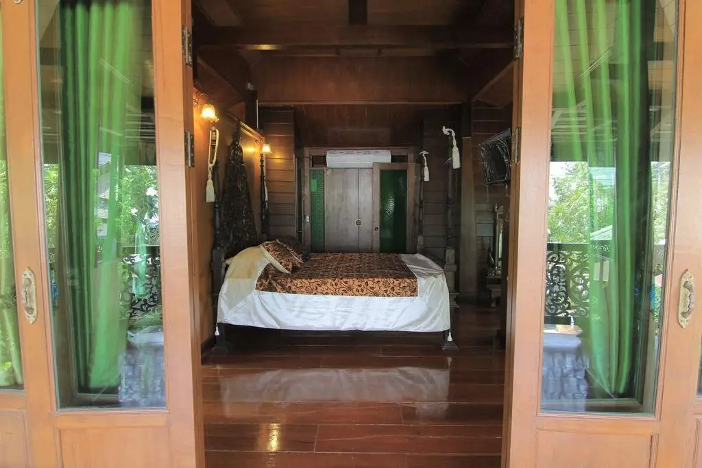 Сарапхи: The Sali-Kham Traditional Lanna Home