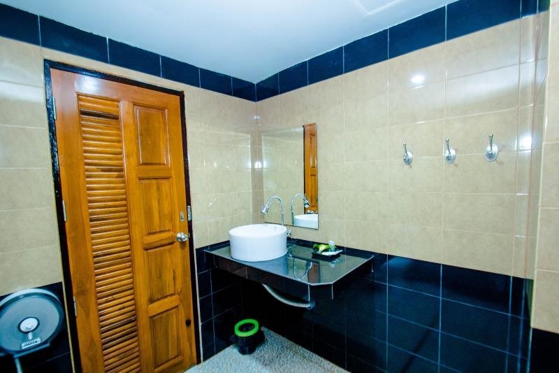 Уттарадит: Maladee Hotel