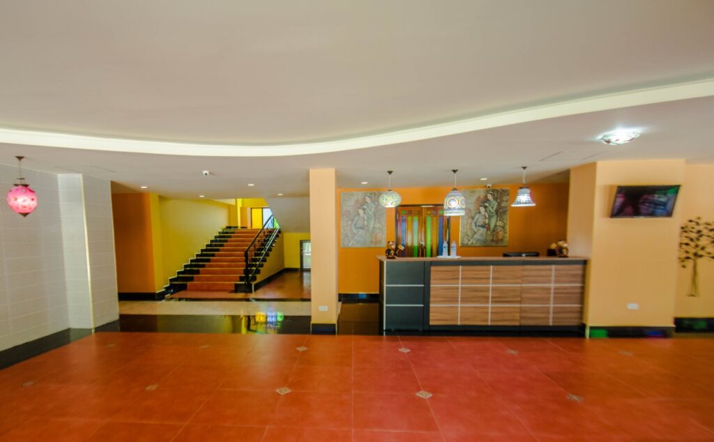 Уттарадит: Maladee Hotel